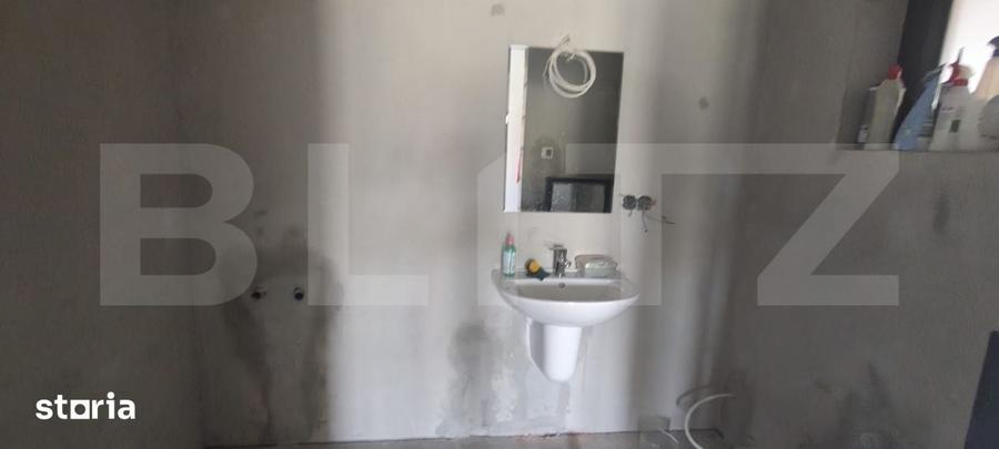 Casă cu 5 camere decomandat cu Teren 1000 Mp în Vânători