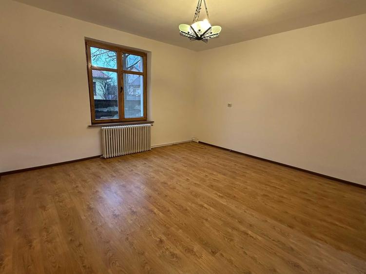 Casă cu 2 camere cu Teren 900 Mp în Cedonia