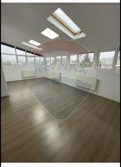 Casă individuală cu 6 camere cu Teren 100 Mp în Banu Manta