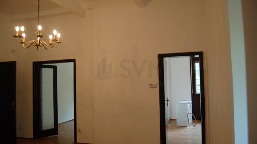 Apartament cu 4 camere decomandat în Primăverii