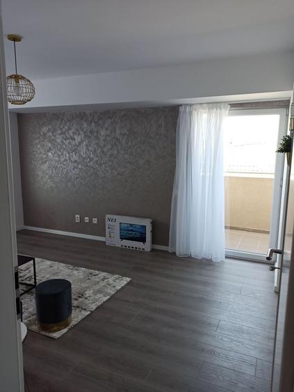 Apartament cu 3 camere decomandat, mobilat în Berceni