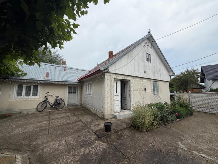 Casă cu 2 camere cu Teren 2100 Mp în Bălcăuți