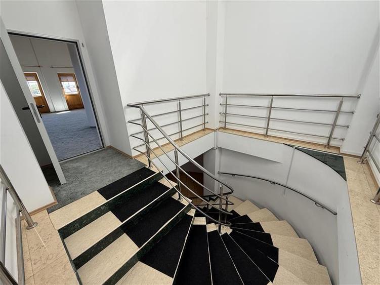 Spațiu comercial, de 600 mp, în Gherăiești
