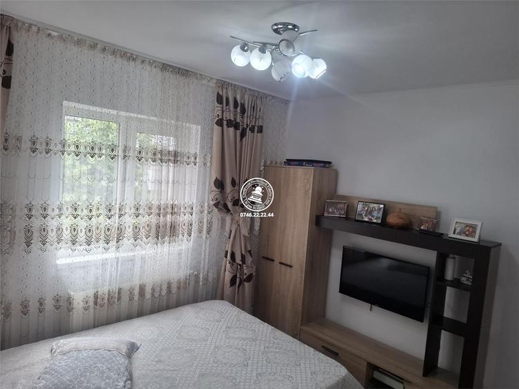 Apartament cu 3 camere decomandat, mobilat în Metalurgie