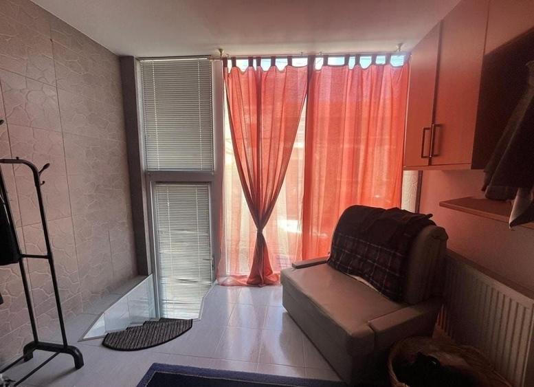 Apartament cu 4 camere semidecomandat în Central