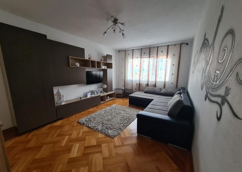 Apartament cu 2 camere, mobilat în Calea Dumbrăvii