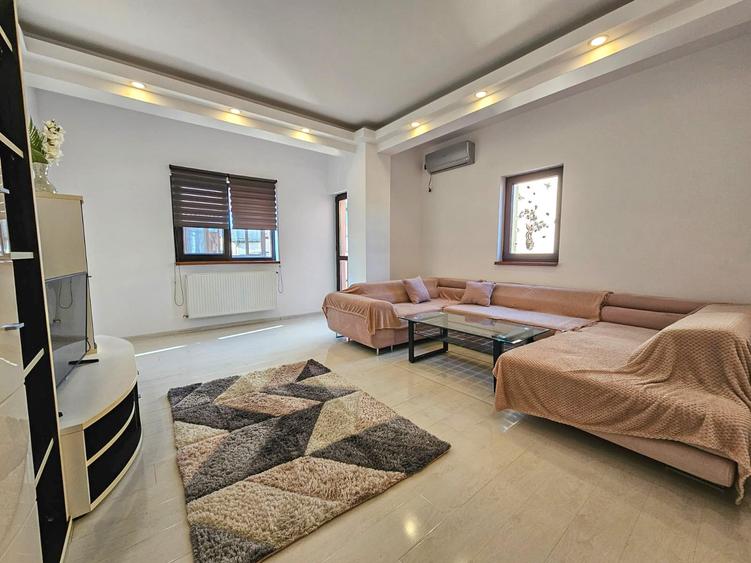 Apartament cu 3 camere decomandat în Drumul Taberei
