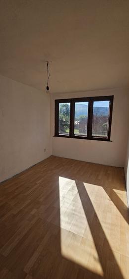 Apartament cu 2 camere semidecomandat în Șuncuiș