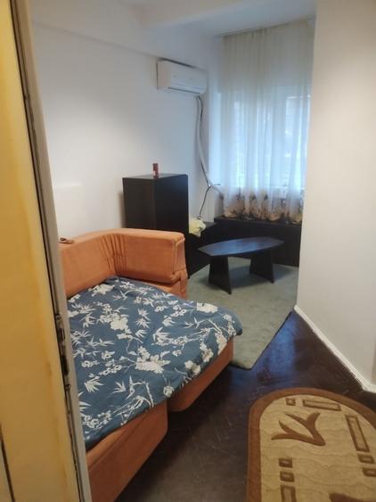 Garsonieră decomandată în Universitate