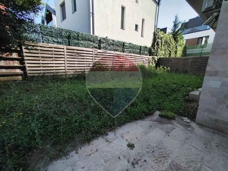 Apartament cu 3 camere, mobilat în Central