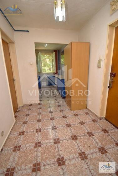 Apartament cu 3 camere semidecomandat în Titan