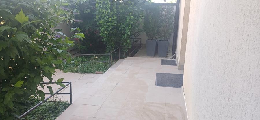Casă individuală cu 5 camere cu Canalizare în Central