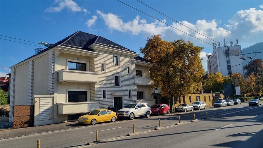 Casă individuală cu 11 camere cu Canalizare în Centrul Civic