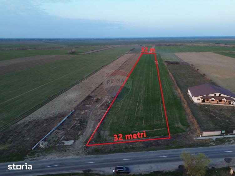 Teren de 12360 mp, în Vulturu