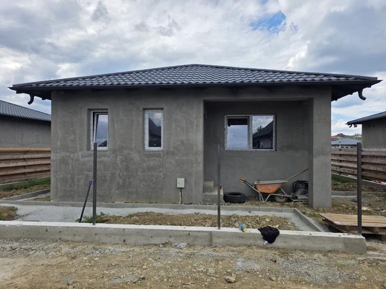 Casă individuală cu 3 camere cu Teren 300 Mp în Lunca Cetățuii