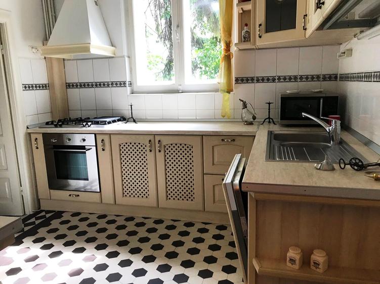 Apartament cu 6 camere semidecomandat în Dorobanți