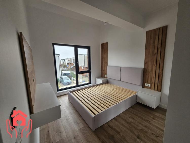 Casă cu 4 camere decomandat cu Piscina în Pipera