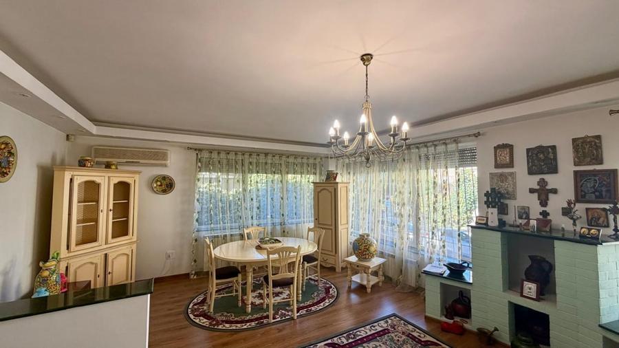 Apartament cu 3 camere decomandat în Dorobanți