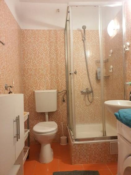 Apartament cu 3 camere nedecomandat, mobilat în Baba Novac