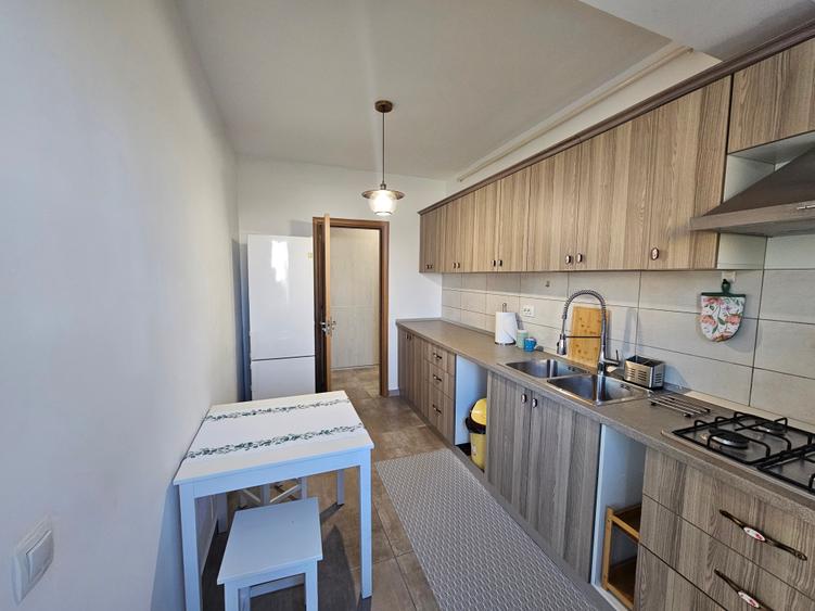 Apartament cu 2 camere decomandat în Apărătorii Patriei