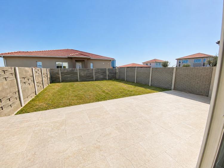 Duplex cu 4 camere cu Canalizare în Aeroport