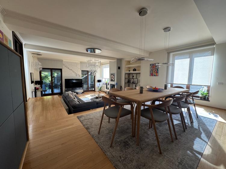 Casă cu 8 camere cu Teren 530 Mp în Pipera