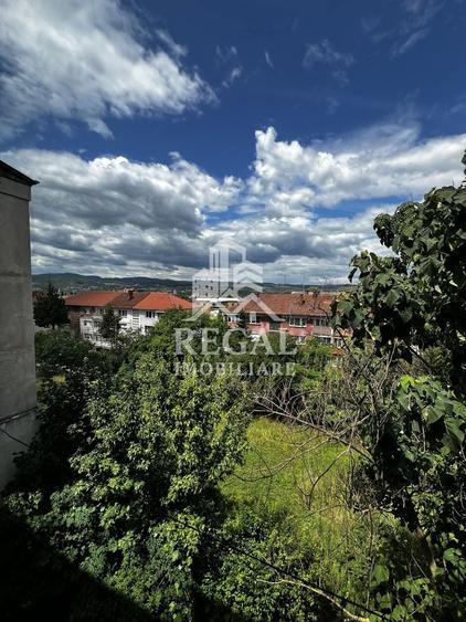 Apartament cu 2 camere decomandat în Vest