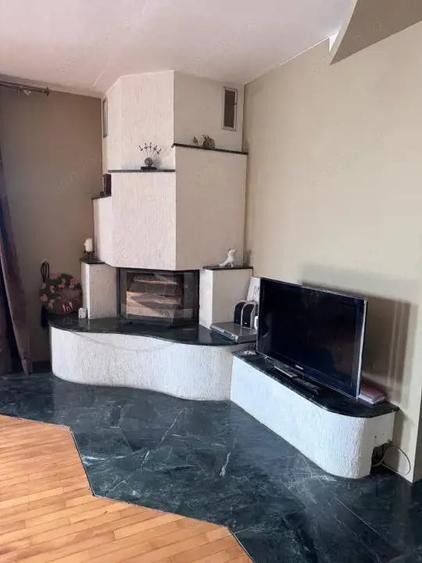 Casă cu Teren 2500 Mp în Siret