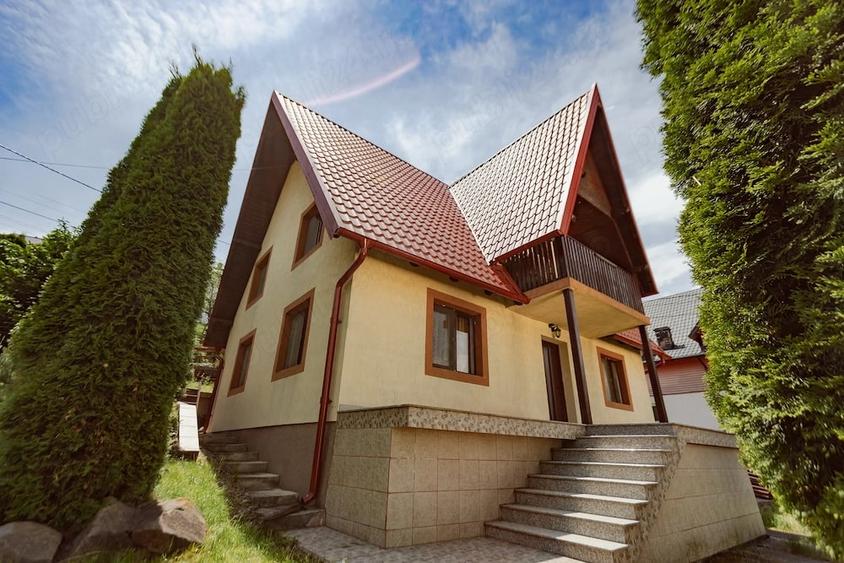 Casă cu 5 camere cu Teren 476 Mp în Central
