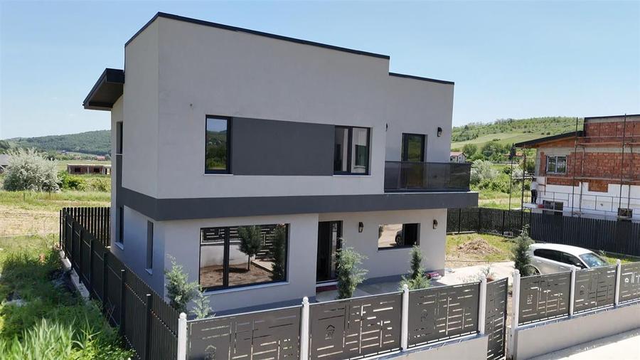 Casă individuală cu 3 camere cu Canalizare în Tomești