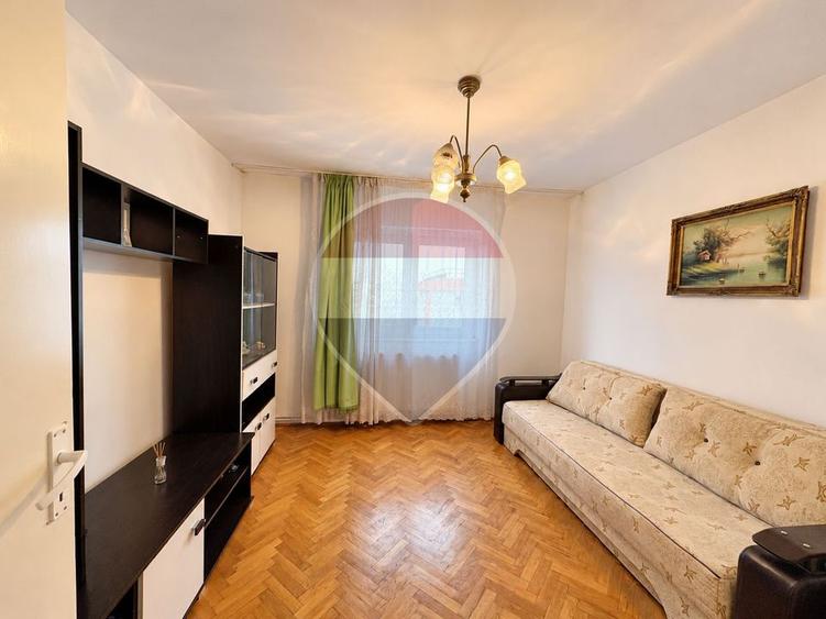 Apartament cu 3 camere decomandat în Gemenii