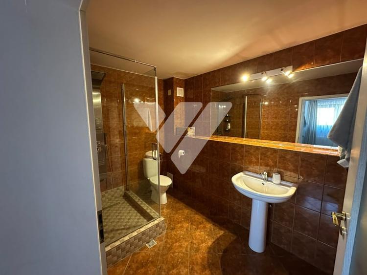 Casă individuală cu 8 camere cu Canalizare în Ștrand
