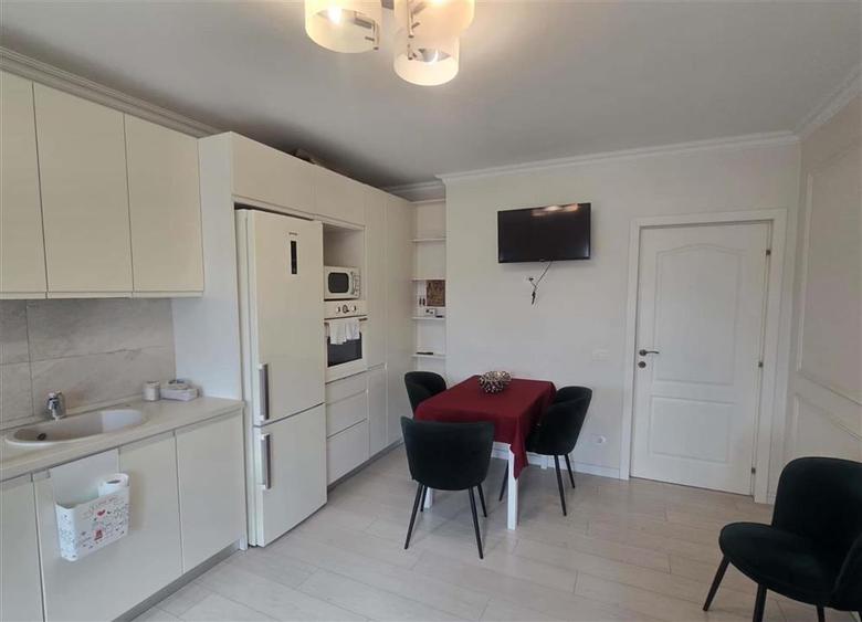Apartament cu 2 camere decomandat, mobilat în Exterior Est