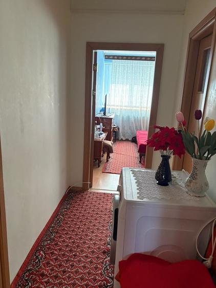 Apartament cu 3 camere semidecomandat în Exterior Vest