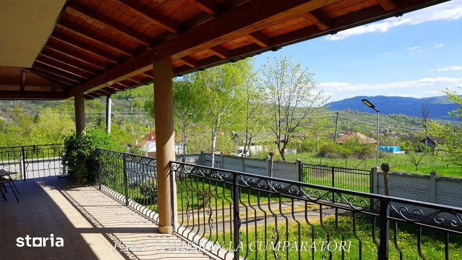 Casă cu 6 camere cu Teren 2327 Mp în Berislăvești