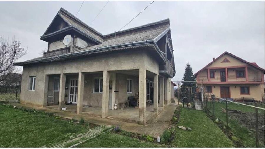 Casă cu 4 camere în Butea