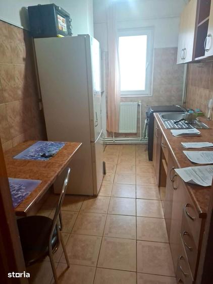 Apartament 3 camere, centrala termica, geam baie, tamplarie PVC, liber - 1