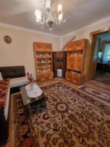 Casă individuală cu 6 camere cu Canalizare în Șercăița