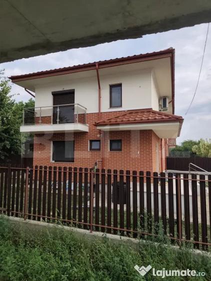 Casă cu 4 camere cu Teren 350 Mp în Central