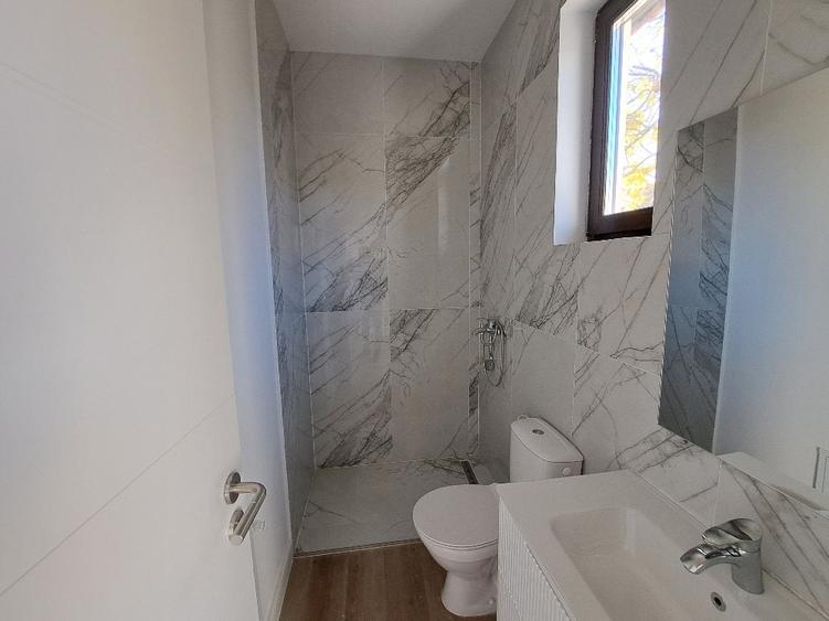 Casă individuală cu 6 camere cu Canalizare în Capitale