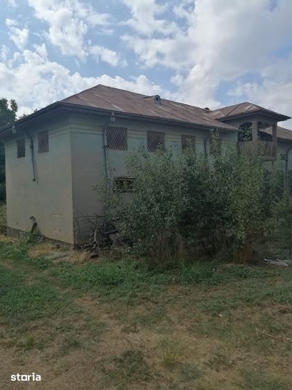 Casă cu 4 camere cu Teren 3500 Mp în Amărăști