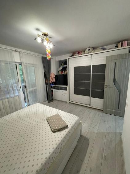 Apartament cu 3 camere decomandat, mobilat în Baicului
