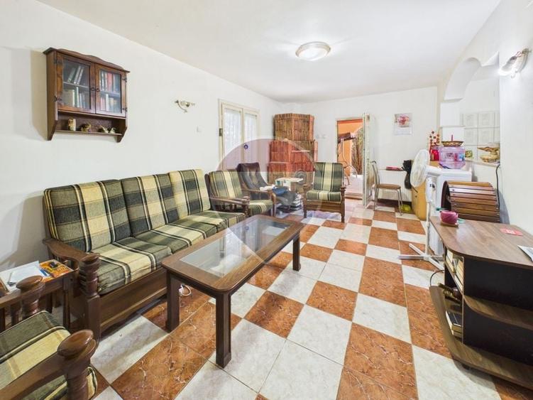 Casă individuală cu 6 camere cu Teren 2800 Mp în Butimanu