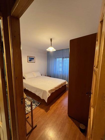 Apartament cu 3 camere decomandat în Eremia