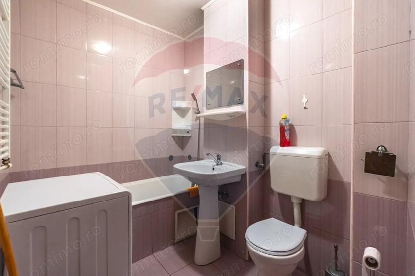 Apartament cu 3 camere decomandat în Tractorul