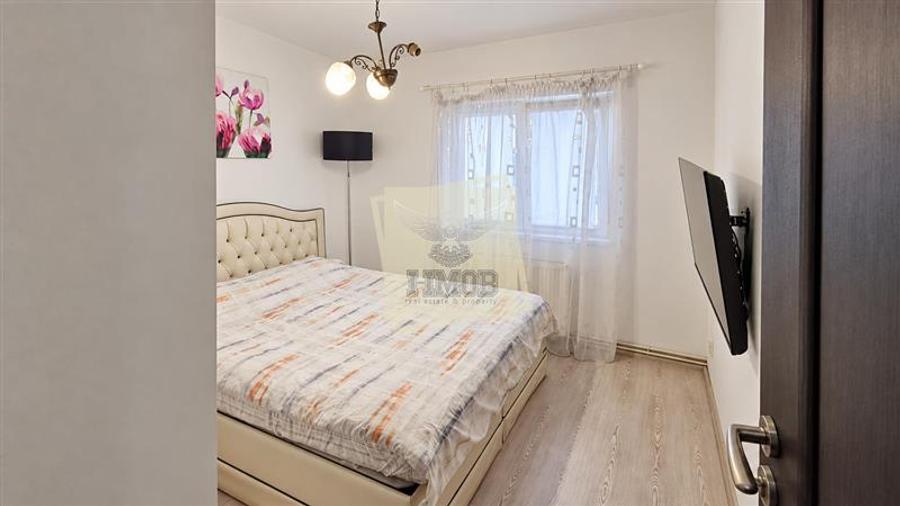 Apartament cu 3 camere decomandat, mobilat în Central