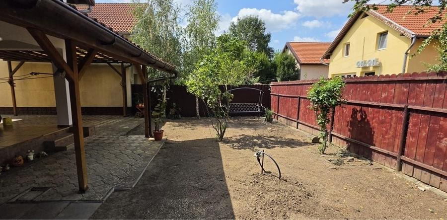 Casă cu 4 camere în Dumbrăvița