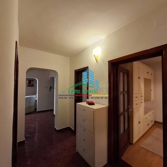 Apartament cu 4 camere decomandat în Central