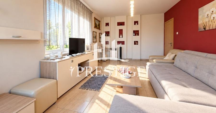 Apartament cu 3 camere decomandat, mobilat în Ștrand