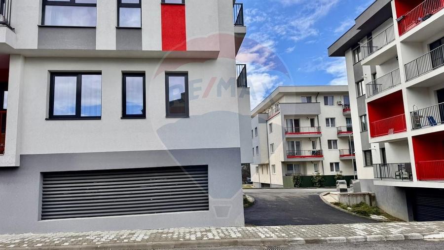 Apartament cu 2 camere semidecomandat, mobilat în Florești